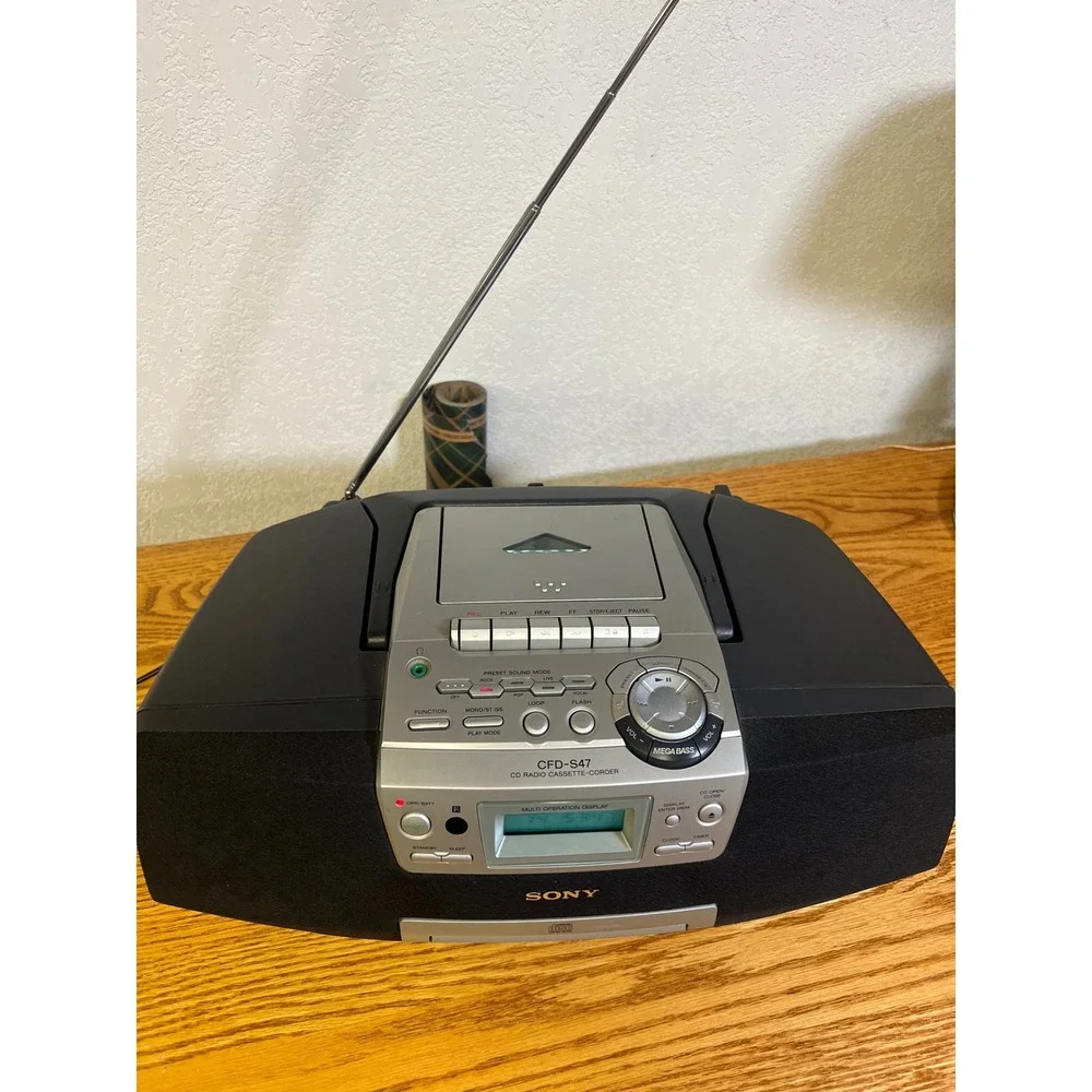 Sony CFD-S47 CD Radio Cassette-Corder Boombox Mega Bass Black Silver AM FM Tuner